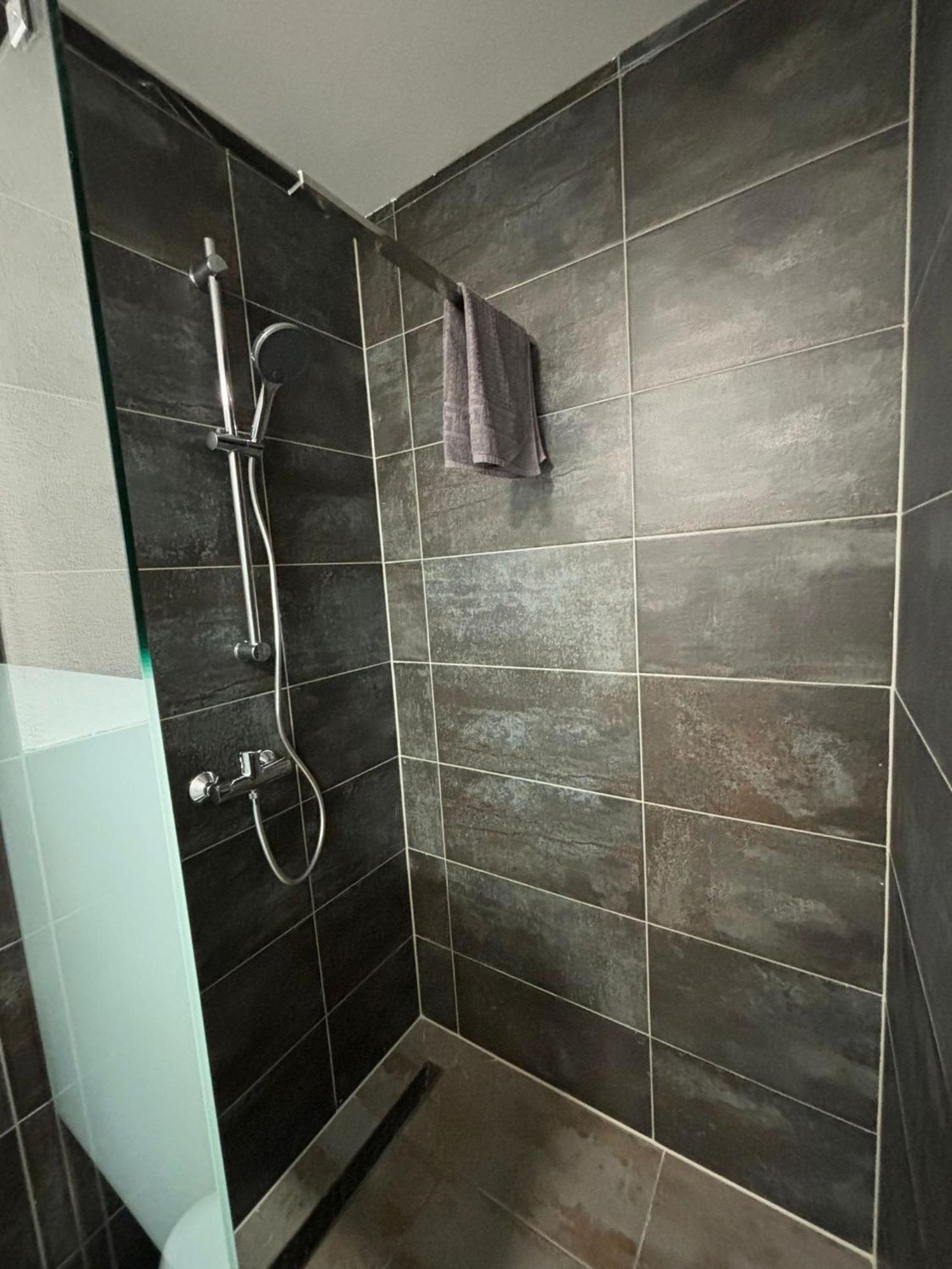 Apartment International 8 *